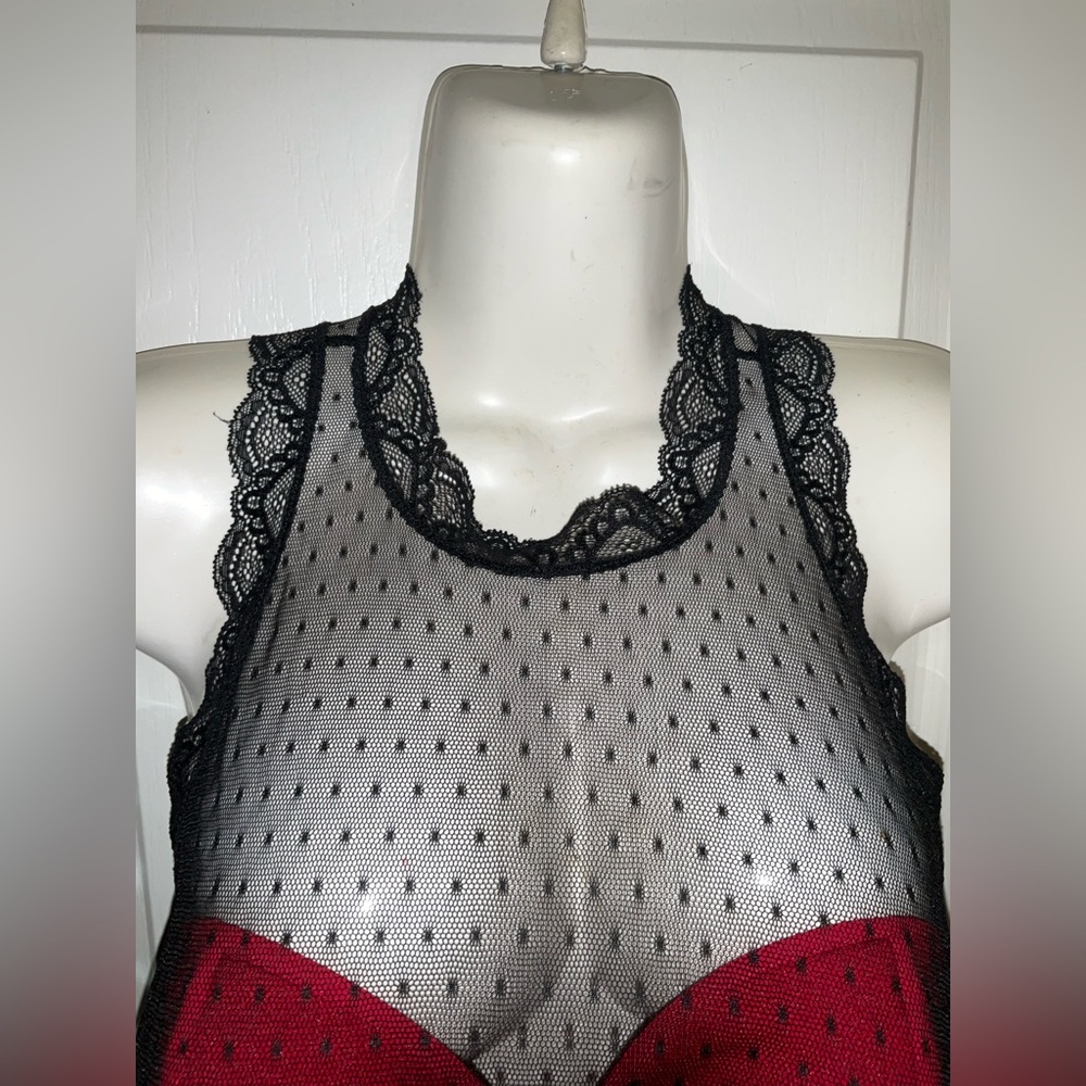 Lingerie - Picture 2 of 5